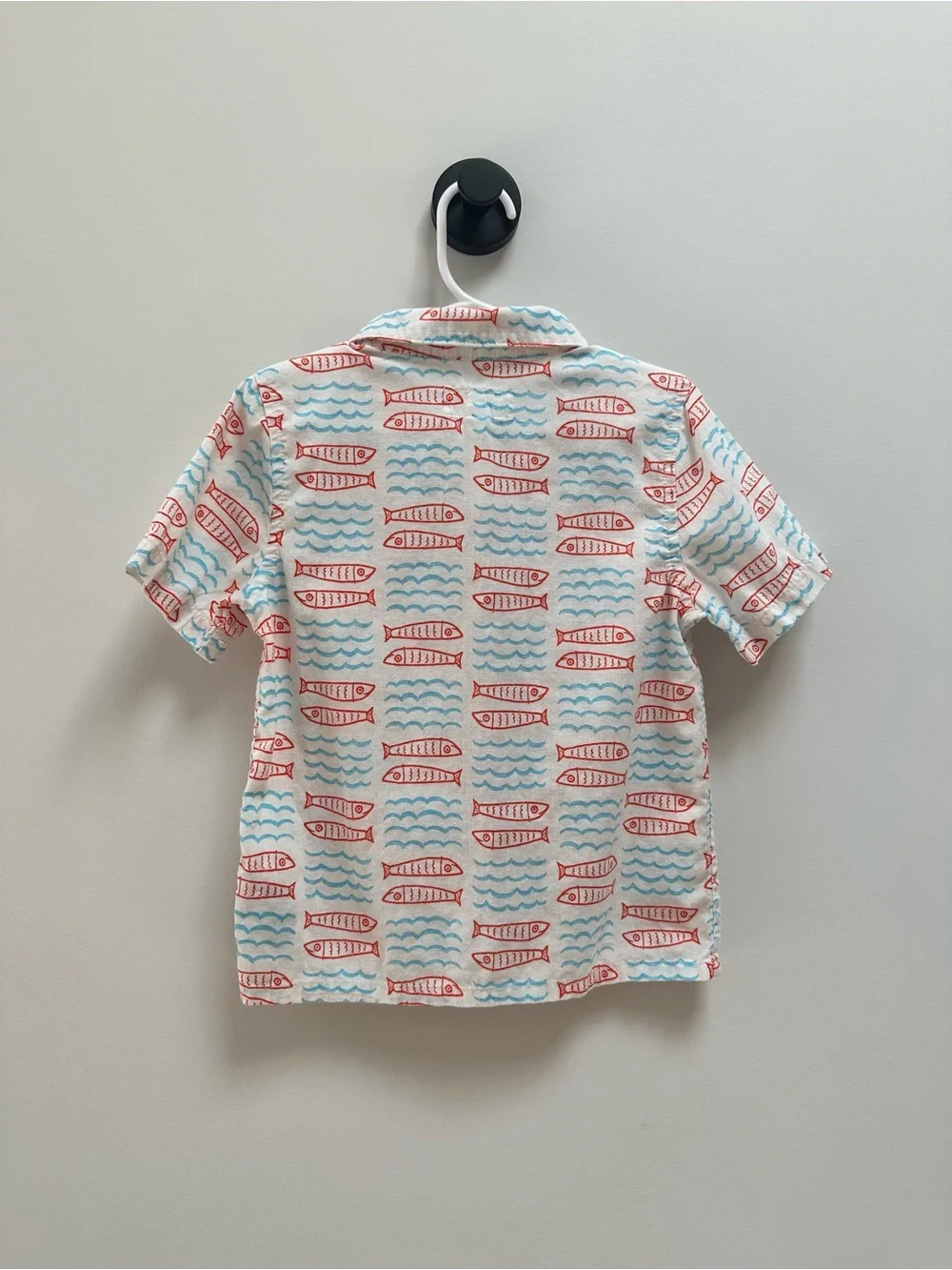 GAP White Short-Sleeve Button-Down with Red Fish and Blue Waves, Toddler Boy 3T